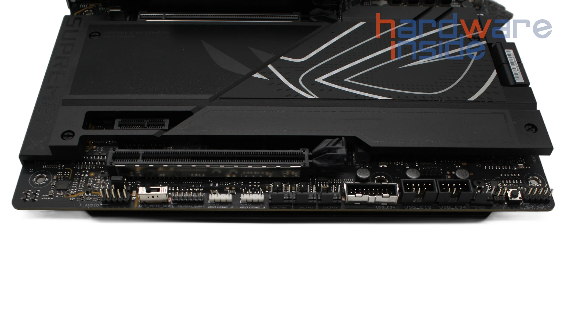 Die internen Anschlüsse des ASUS ROG MAXIMUS Z890 HERO